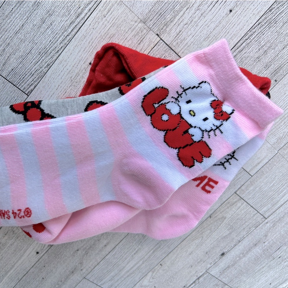 Hello Kitty Socks - Picture 8 of 8